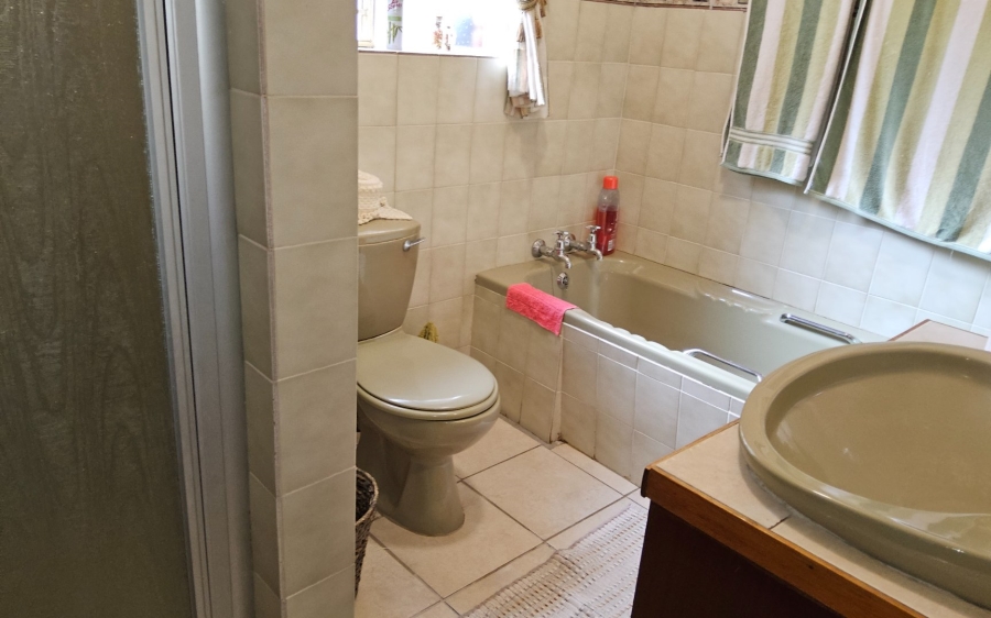 3 Bedroom Property for Sale in Kannoniers Park North West